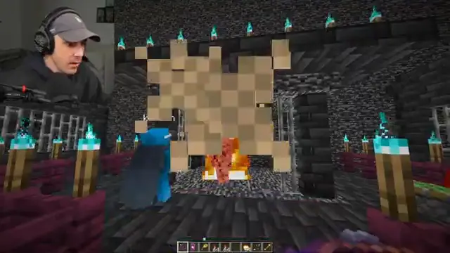 Pro Builder vs 2 Creative Noobs
