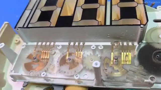 This 1970s "Digital" Clock Has No Electronics Inside