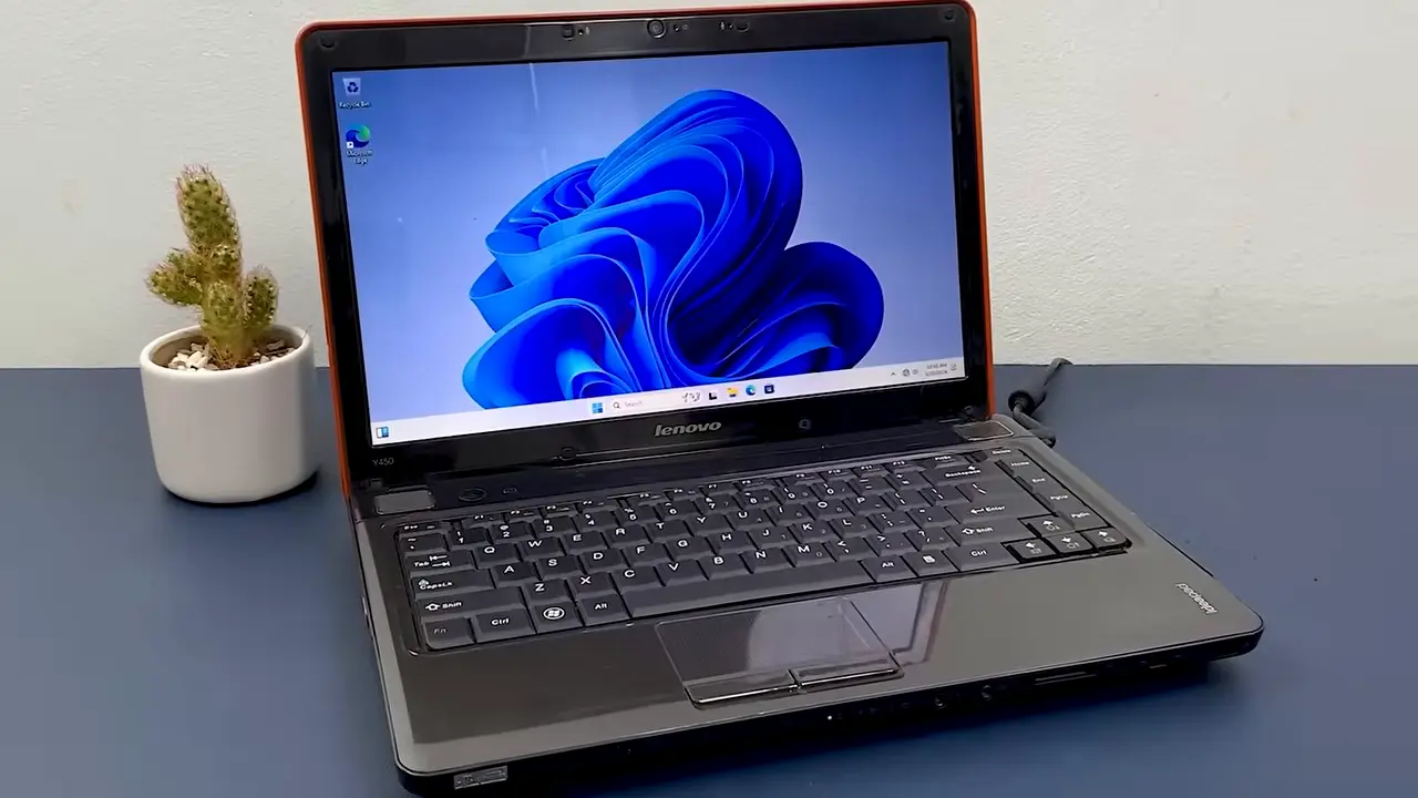 I Tried Tiny11 on a Trash 2009 Laptop!